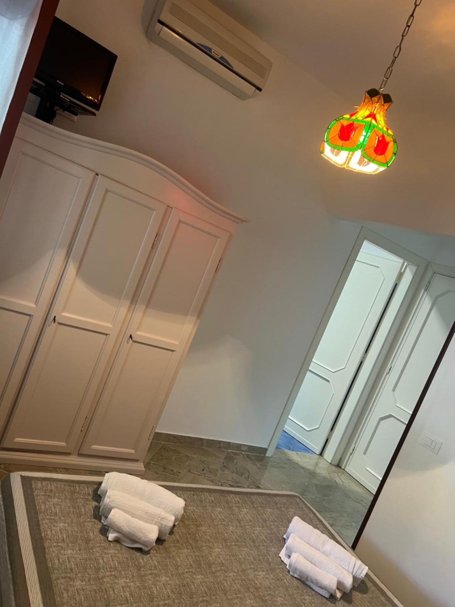 Villa Dolce Vita Rooms Castelluzzo Bagian luar foto