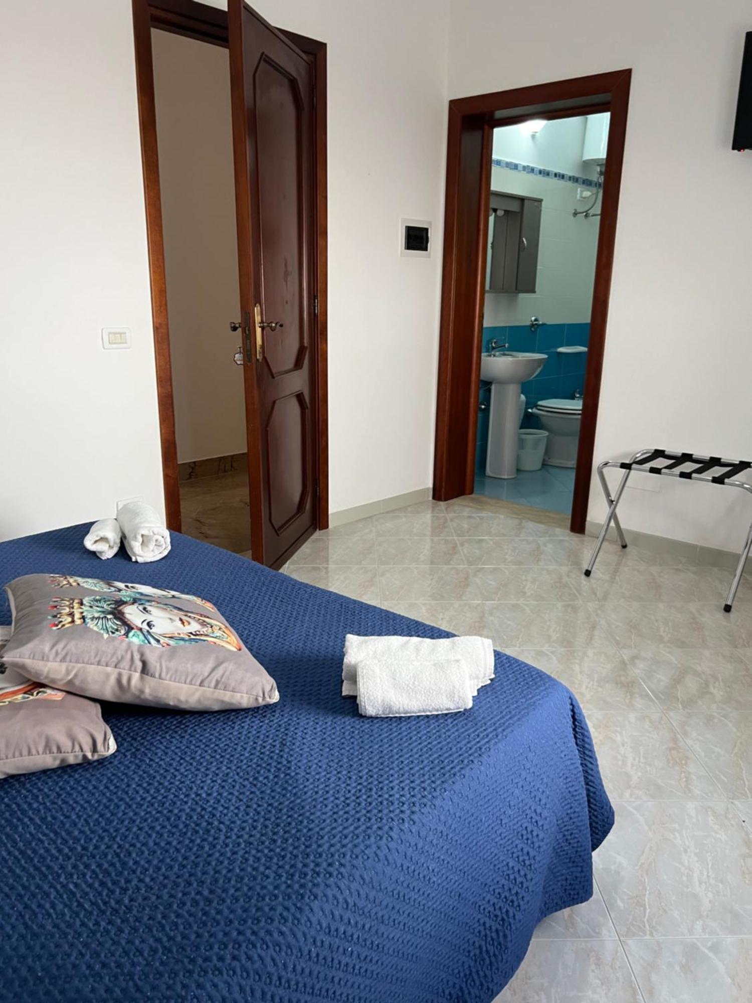 Villa Dolce Vita Rooms Castelluzzo Bagian luar foto