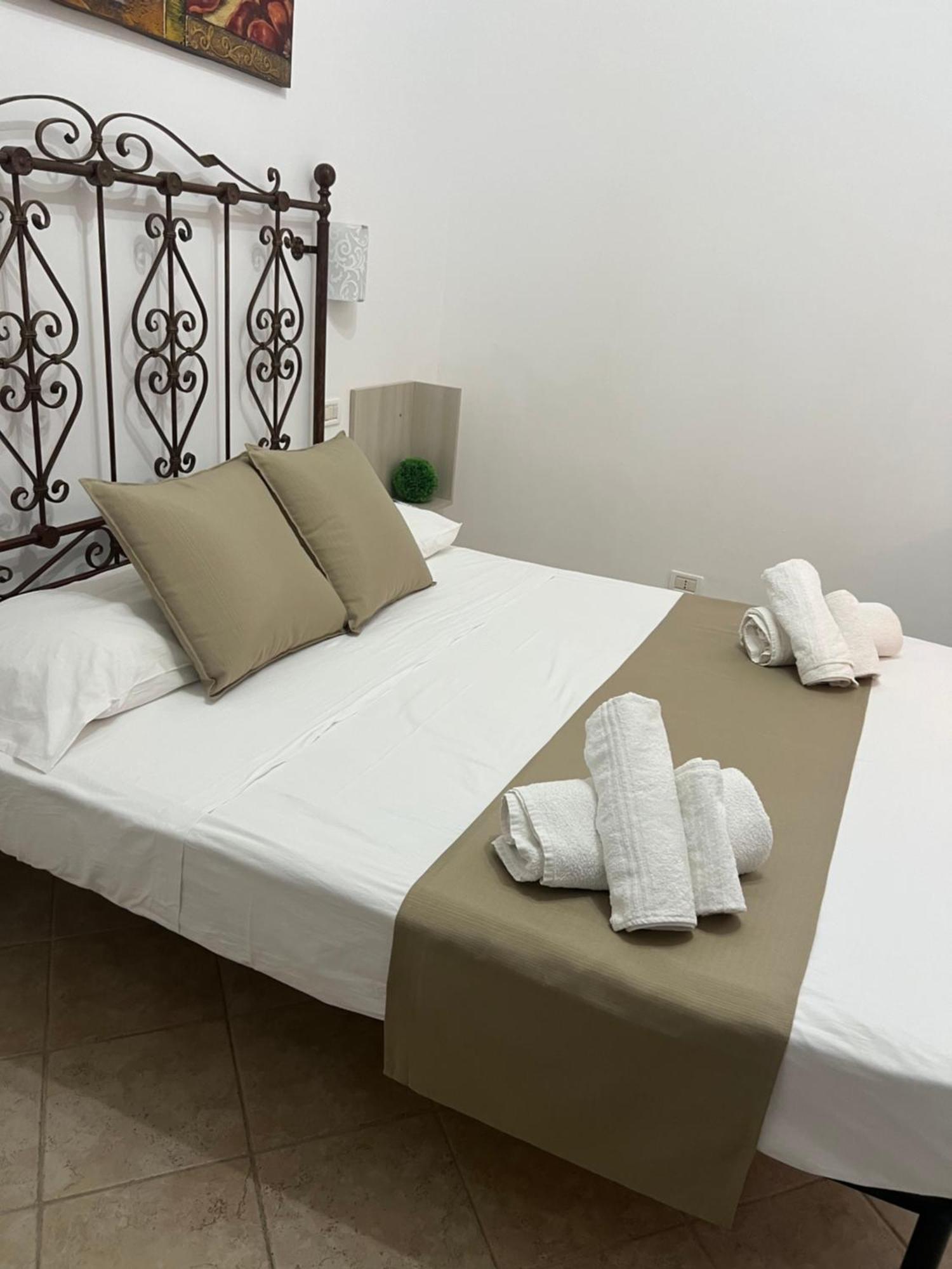 Villa Dolce Vita Rooms Castelluzzo Bagian luar foto